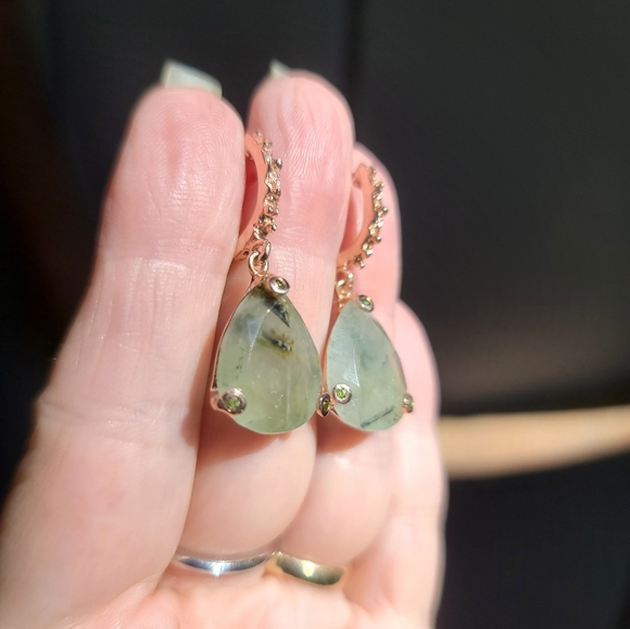13k each teardrop Prehnite & Peridot Rosegold Earrings - Picture 7 of 7